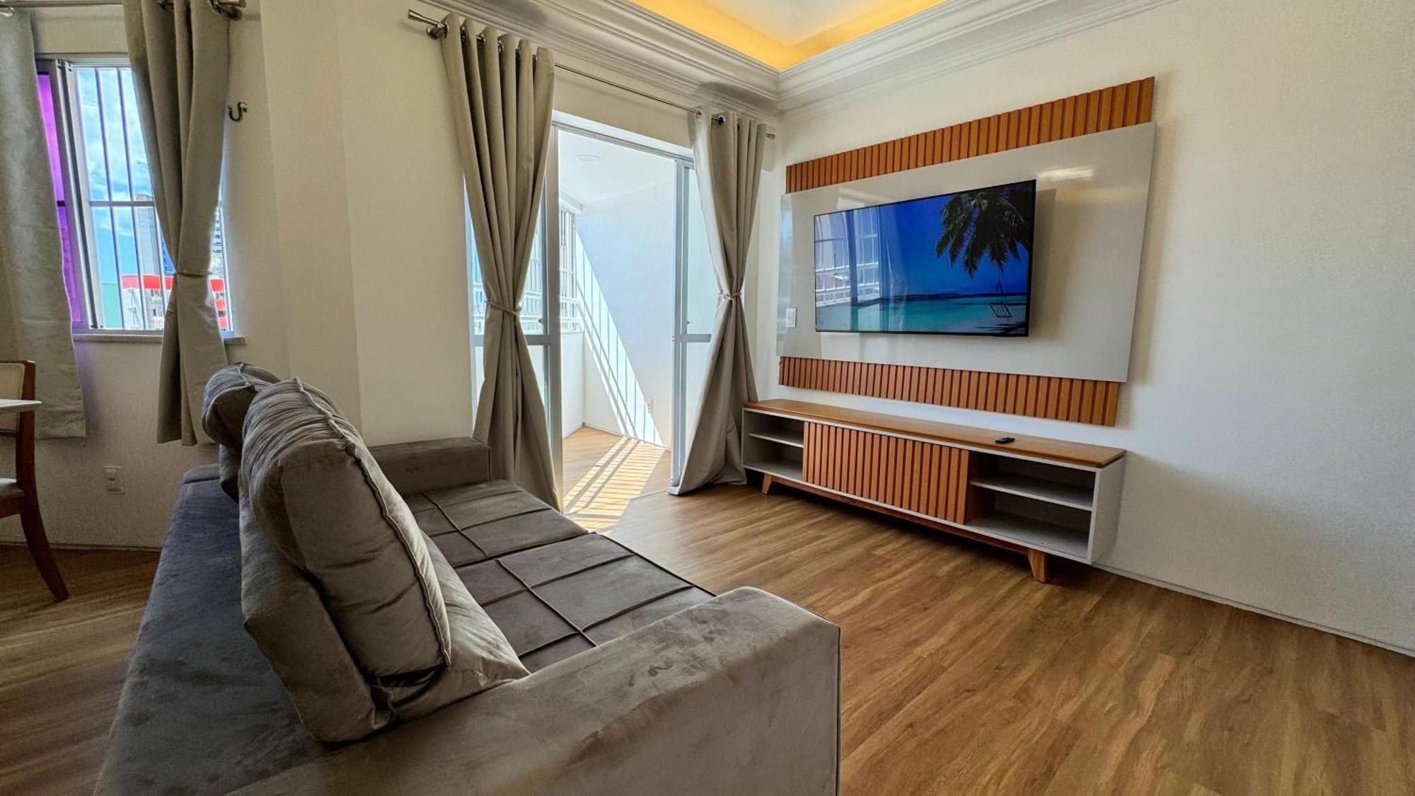 Apartamento Amplo Com 3 Quartos Em